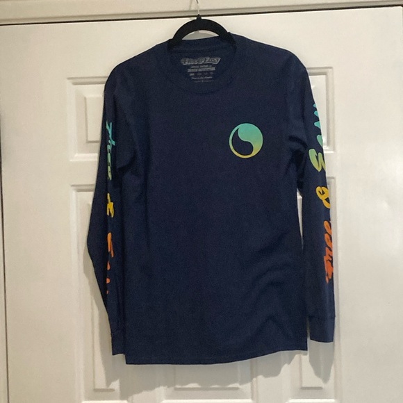 Free & Easy new limited edition urban outfitters LA California navy long sleeve - Picture 1 of 3